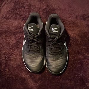 Nike air max basketball shoes